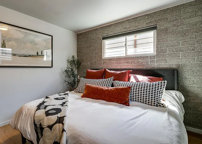1 Mi To Dtwn & Mill Avenue! W/ Outdoor Oasis *
